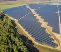 Deutschlands größter Solarpark Luftbild eines Teils der Fläche