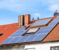 Photovoltaik-Anlage auf Reihenhaus-Dach ohne Abstand