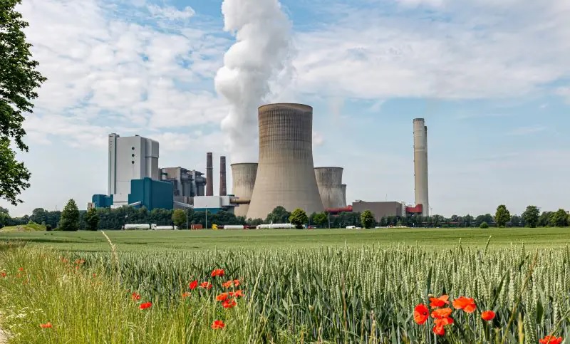 Im Bild ein Braunkohlekraftwerk, der Bund will den Kohleausstieg mit dem Kraftwerkssicherheitsgesetz erreichen, zu dem nun die Konsultation abgeschlossen ist.