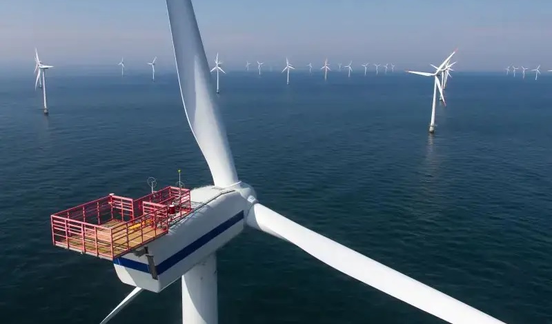 Im Bild ein Offshore-Windpark.