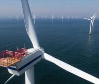 Im Bild ein Offshore-Windpark. Das Bundesamt für Seeschifffahrt und Hydrographie legt den Flächenentwicklungsplan zur Planung der Flächenvergabe für Offshore-Windenergie vor.