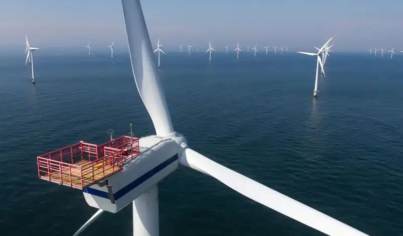 Im Bild ein Offshore-Windpark. Das Bundesamt für Seeschifffahrt und Hydrographie legt den Flächenentwicklungsplan zur Planung der Flächenvergabe für Offshore-Windenergie vor.