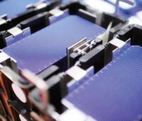Im Bild die Solarzellen Fertigung von Meyer Burger. Das Label Domestic Production Portfolio soll die heimische Photovoltaik-Fertigung fördern.
