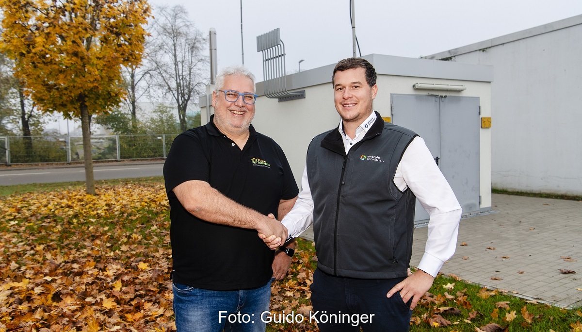 Im Bild Wolfgang Kempfle, Geschäftsführer ESS Kempfle, und Matthias Deffner, Photovoltaik-Experte Energie Schwaben beim Wasserkraftwerk in Schongau.