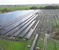 Im Bild der Photovoltaik-Solarpark Wuschewier in der Bauphase, Envitec Wind l Solar betreibt Projektentwicklung.