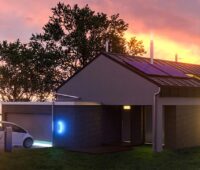 Im Bild ein Haus mit Photovoltaik-Anlage und E-Auto, der Eon-Home-Energiemanager kann solares Laden.