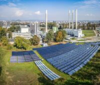 Zu sehen ist das Solartheizwerk Graz, an dem der Qualitätsnachweis für Solarthermie-Großanlagen getestet wurde.