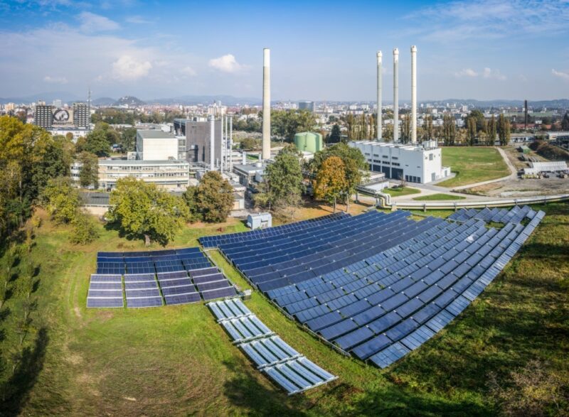 Zu sehen ist das Solartheizwerk Graz, an dem der Qualitätsnachweis für Solarthermie-Großanlagen getestet wurde.