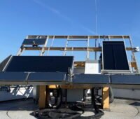 Solarkollektoren im Teststand im Freien beim Fraunhofer ISE.