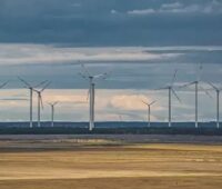 Die Direktvermarktung von Windstrom bringt eine maximale Rendite, wenn die Betriebsstrategie für Windparks nicht nur die schwankenden Strompreise, sondern auch die Abnutzung der Anlagentechnik berücksichtigt.