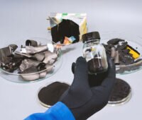 Recyclingmaterialien und Pulver aus Batterien in Labor