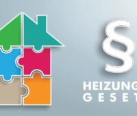 Ein Haus aus Puzzlesteinen und die Aufschrift Heizungsgesetz, dessen Abschaffung geplant ist.