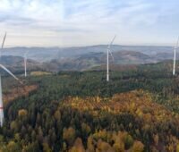 Zu sehen ist der Windpark Kahlberg, ein gemeinsames Windenergie-Projekt von Gaia und EnBW, der2018 in Betrieb ging.