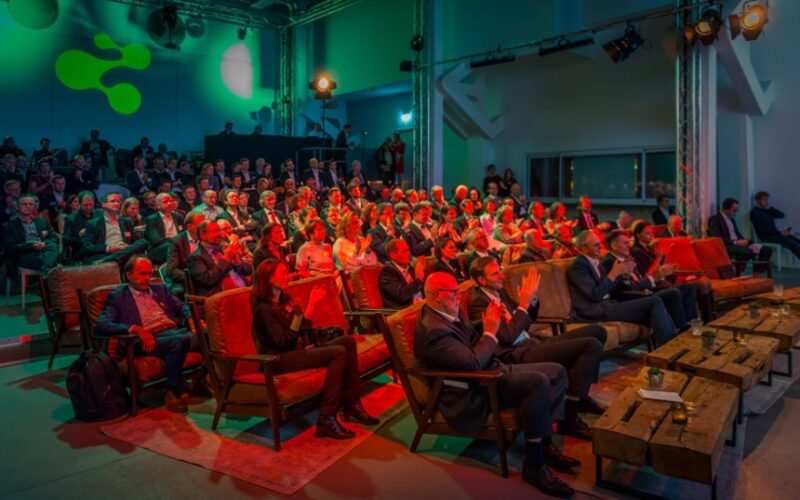 Zu sehen ist das Publikum beim letztjährigen German Renewables Award 2020