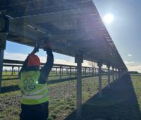 Im Bild flexible Trackerlängen einer Agri-PV-Anlage in Ostinghausen bei Soest.