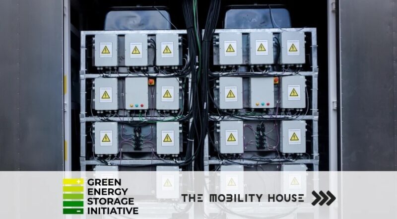 Im Bild eine Grafik mit dem Blick in einen Container mit Batteriezellen, The Mobility House und GESI wollen Großspeicher bauen.