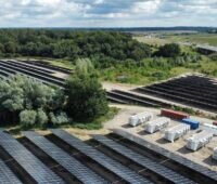 Im Bild der Photovoltaik-Solarpark Tarzow, an dem die Hamburger Energiewerke nun die Mehrheit halten.