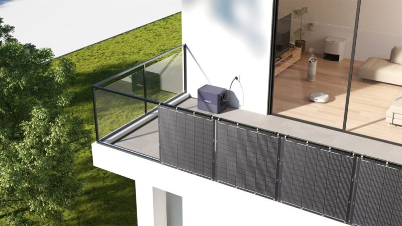 Im Bild der Energiespeicher BK1600 für Balkonkraftwerke auf einem Balkon