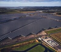 Zu sehen ist der größte Photovoltaik-Solarpark der LHI Gruppe.