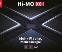 Text:Longi Hi-MO X6Max: Mehr Fläche, mehr Energie. Zu sehen sind unterschiedliche Longi-Module auf schwarzem Untergrund.