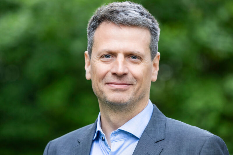 Portraitfoto von Martin Bialluch, Vorstandssprecher des Bündnis Bürgerenergie