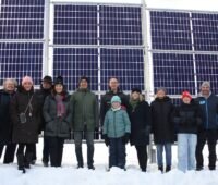 Im Bild Menschen bei der Eröffnung vom Agri-Solarpark Löffingen.