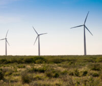 Drei Nordex-Windkraftanlagen in der Steppe