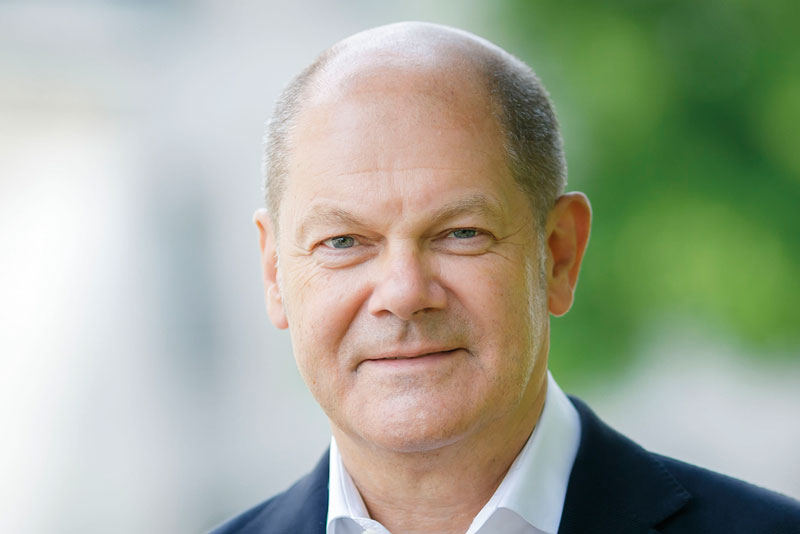 Bundesfinanzminister Olaf Scholz, Portrait im Freien