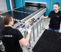 Im Bild die Produktionsstätte in Ottendorf-Okrilla bei Dresden vom PVT Hersteller Sunmaxx.
