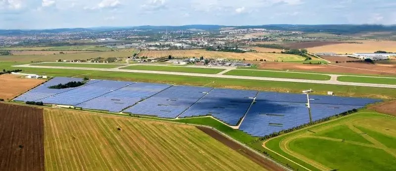 Im Bild ein Solarpark der Photon Energy Group in Tschechien, das Unternehmen hat Finanzergebnisse 2023 vorgelegt.
