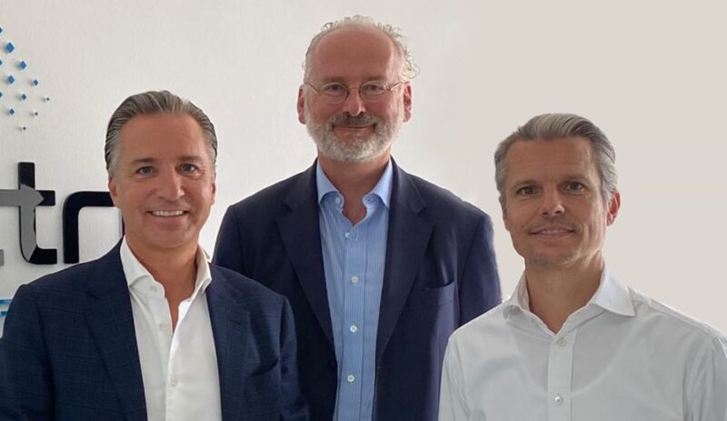 Zu sehen sind Dominik Hartl, Christoph Trentini und Alexander Hartl, die Geschäftsführung von xelectrix Power.