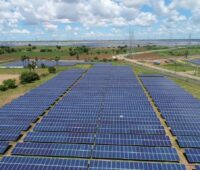 Zu sehen ist ein Photovoltaik-Solarkraftwerk in Indien. Die Die Internationale Solarallianz hat ihren Sitz in Neu Dehli.