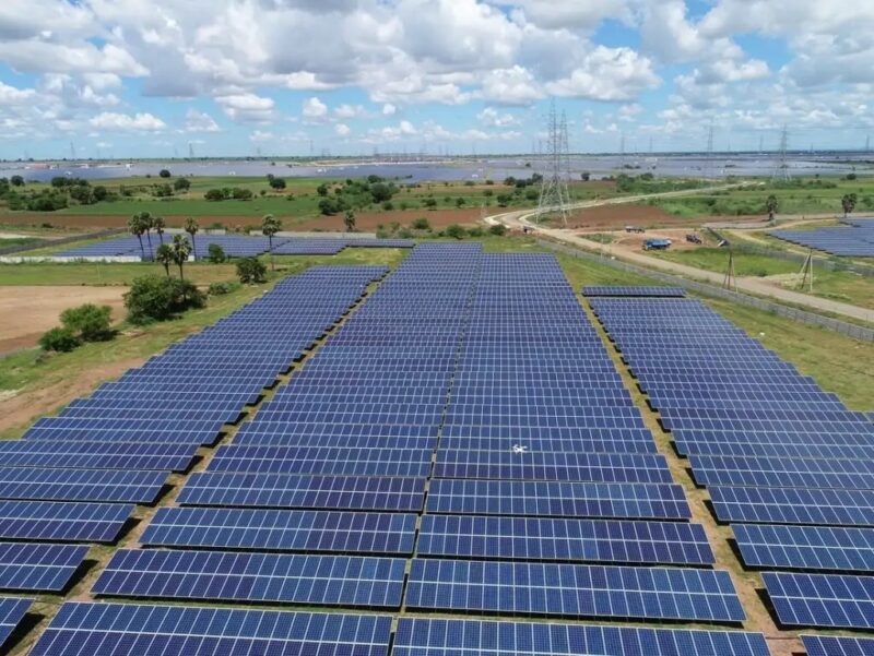 Zu sehen ist ein Photovoltaik-Solarkraftwerk in Indien. Die Die Internationale Solarallianz hat ihren Sitz in Neu Dehli.