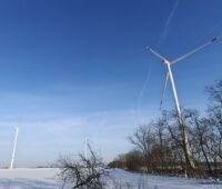 Windpark von Prokon - drei Windkraftanlagen in einer Schneelandschaft -