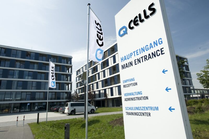 Das Bild zeigt das Firmengebäude von Q Cells. Das Unternehmen setzt auf Photovoltaik In Spanien.