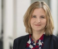 Im Bild Katrin Eder, Klimaschutz- und Energieministerin von Rheinland-Pfalz, die den EFRE-Förderschwerpunkt „Kommunale Gebäudeenergieeffizienz“ ins Leben gerufen hat.