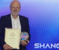Im Bild Hans-Josef Fell, der den Global Solar Leaders Award erhalten hat.