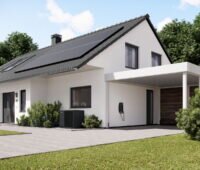 Ein Haus mit PV-Anlage und Wärmepumpe.