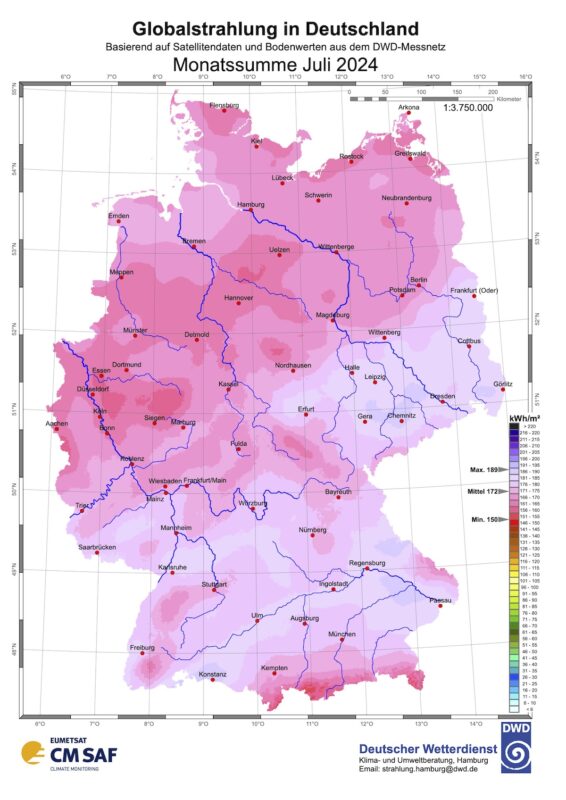 Karte von Deutschland zeigt Solarstrahlung im Juli 2024 in Rosa-Tönen.