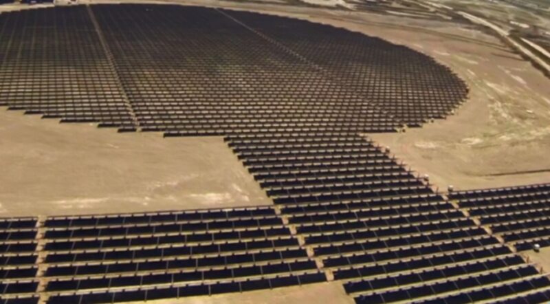 Im Bild das Solarheizwerk Gabriela Mistral, das seit 2013 als erstes Solarwärme für Kupferminen liefert.