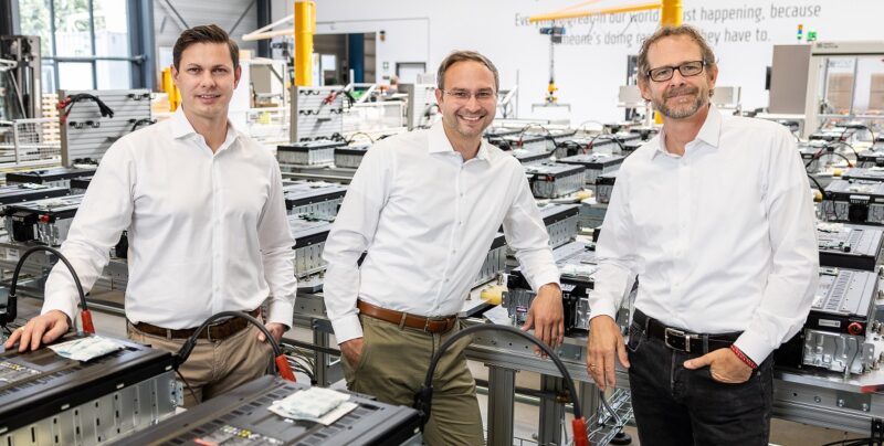 Die ehemalige Tesvolt GmbH firmiert nun als Aktiengesellschaft. Die bisherigen Geschäftsführer übernehmen mit der AG-Umwandlung die Vorstandsposten.