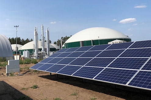 ZU sehen ist eine Biogasanlage mit PV-Anlage. Ob sich Biogas durch Methanisierung aufwerten lässt, soll erforscht werden.