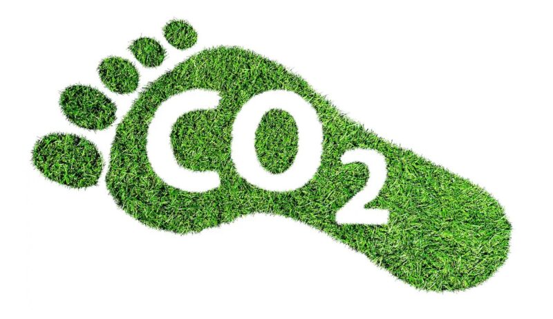 Im Bild ein CO2-Fußabdruck als Symbol für das CO₂-Budget von Deutschland.