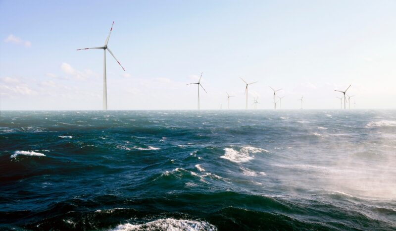 Im Bild ein Offshore-Windpark, das Verteidigungsministerium tritt dem Kuratorium der Stiftung Offshore-Windenergie bei.