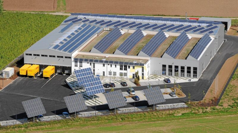 Im Bild der Fertigungsstandort von Wagner Solar, das Unternehmen hat PVT-Module in das Sortiment aufgenommen.