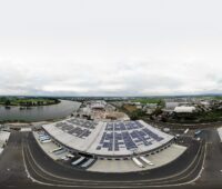 Zu sehen ist die Photovoltaik-Dachanlage für das Logistikzentrum in Gernsheim.