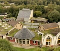 Im Bild die DGS-Solarschule in Glücksburg, die den Kurs zum DGS Solar(fach)berater Photovoltaik anbietet.