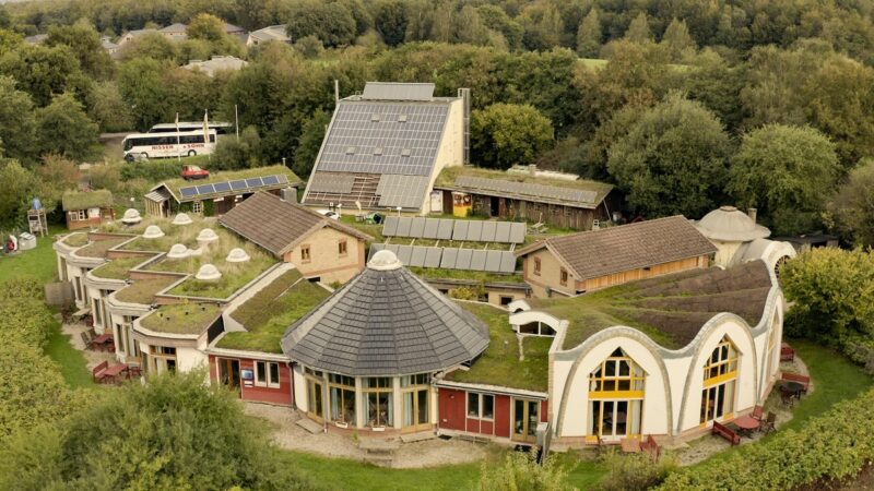 Im Bild die DGS-Solarschule in Glücksburg, die den Kurs zum DGS Solar(fach)berater Photovoltaik anbietet.