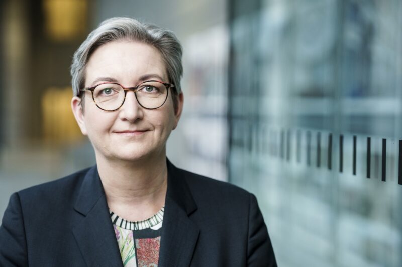 Porträt von Bundesbauministerin Clara Geywitz