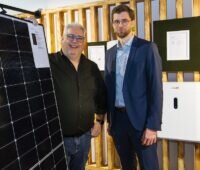 Im Bild Timo Straten, Geschäftsführer von Energie Schwaben Solar und Wolfgang Kempfle.